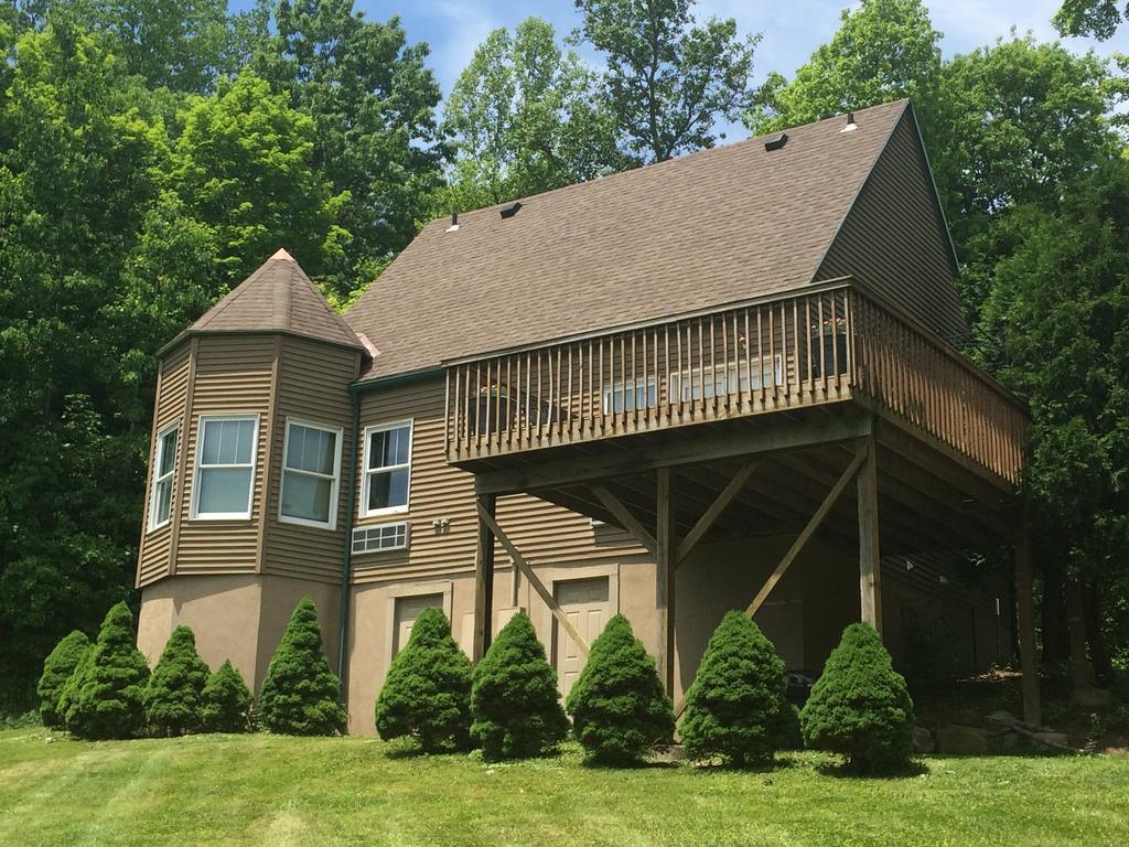 Spruce Hill Inn & Cottages Mansfield Exterior photo