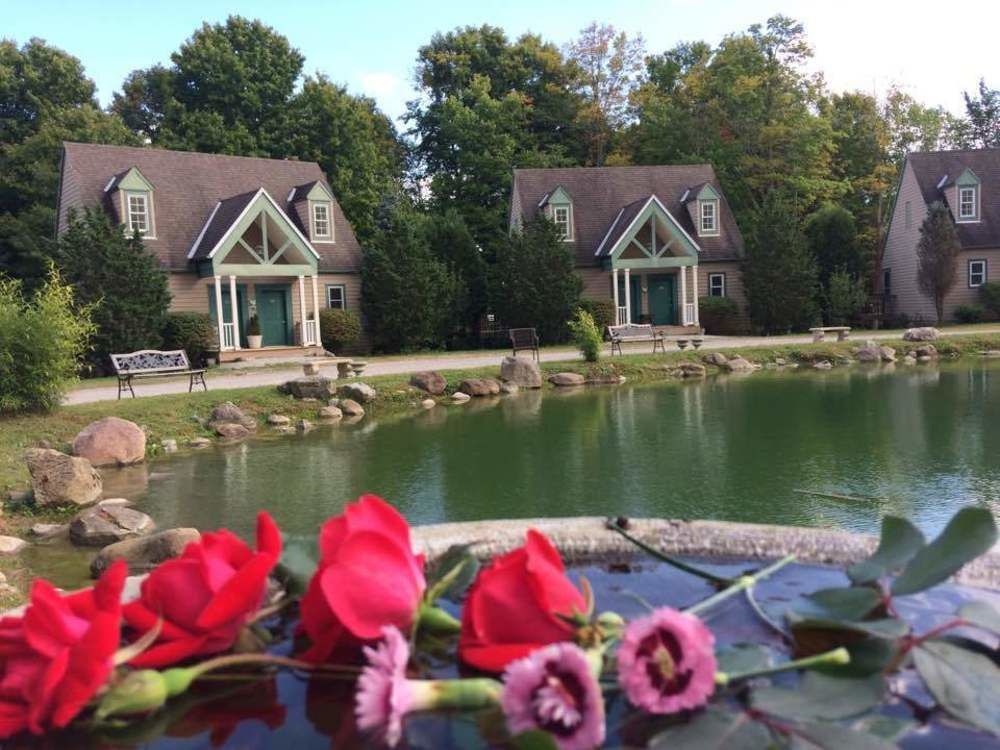 Spruce Hill Inn & Cottages Mansfield Exterior photo